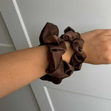 Silke Scrunchie - Brun stor,